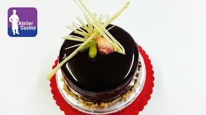 Vi sono diverse ricette per fare la glassa a specchio. Come Preparare E Utilizzare La Glassa A Specchio Al Cioccolato 2 Youtube