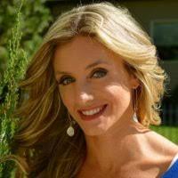 Rebekah Nixon's Instagram, Twitter & Facebook