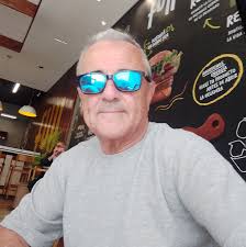 Confesión sin arrepentimientos ¿Que opinan? Hace un año estoy metida en una  historia que muchos no entenderían… y pocos admitirían. Estoy con un hombre  casado. Sí, con esposa, hijos y una vida “