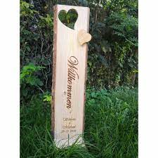 Garten design holzstelen kunst skulpturen stelen garten gartenstelen malerei auf holz kunst. Holzstele Turschild Nach Deinem Wunsch
