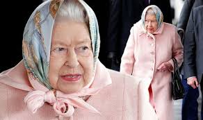 On today at 07:07:01 am. Who S Doing The Dishes Ma Am Queen Enjoys Mucking In With Royal Chores Royal News News Press Live