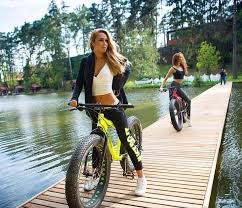 Bikes Bridges Beer Bike Girls Biking Bridges Cycling Fatbike Bikes And Girls Beer Bike Bi Madchen Auf Fahrradern Radfahren Madchen Fahrrad