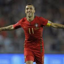 Simao (l) and sergio aguero of atletico madrid get ready to take a free kick during the la liga match between atletico madrid and real zaragoza at the vicente calderon stadium on september 26. Simao Sabrosa Simao20sabrosa Twitter