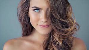 Brown hair can offer a great base for stunning highlights. How To Get Dark Brown Hair With Blonde Highlights L Oreal Paris