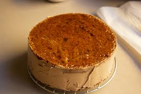 Obwohl die tschechische küche sicherlich nicht die beste wahl für vegetarier ist, so wird doch jeder wenigstens ein paar essen finden, für die es sich zu sterben lohnen würde. Verwirrend Die Prager Torte Werden Sie In Der Tschechischen Kuche Vergeblich Suchen Russia Beyond De