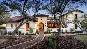 Blending Two Traditions Spanish Hacienda And Contemporary Style By Geschke Group Hacienda Style Homes Spanish Style Homes Spanish Colonial Homes