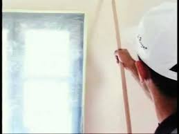Duvarda boyaya başlamadan önce ruloyu tamamen değilde ufak dokunuşlarla döndürerek boyayı almalıyız emilim fazla olduğu için birinci kat boyayı biraz ince uygulanır ikinci kat ise biraz daha kalın uygulanır eğer duvar temiz ise 2 kat boya yeterli eğer kirli ise duvarınız 3.4 kat boya gereke bilir. Filli Boya Ic Cephe Uygulamalari Youtube