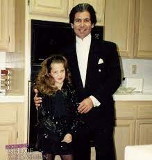 They have really dark straight hair, the same eyebro. Pin On Robert Kardashian