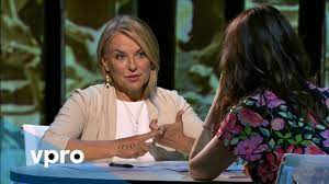 De zomerklassieker van de vpro is gebaseerd op een even eenvoudig als vernieuwend idee dat in 1988 ontstond: Esther Perel On Identity Her Parents And The Desire To Feel Alive Youtube