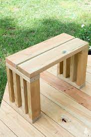 You stack bricks up to make the legs. Scrap Wood Outdoor Bench Seat Diy Garden Bench Plans Ugly Duckling House