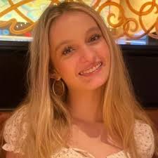 Amelie McLain (@amelie_mclain)