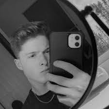 Shelly Bouchard's Instagram, Twitter & Facebook