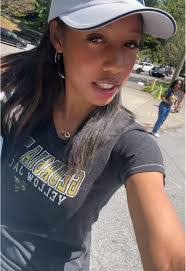 Naomi Hackett's Instagram, Twitter & Facebook