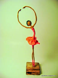 Luces En El Aula El Juego Del Arte 3 El Cuerpo Humano 3 Modelado Con Alambre Y Papel Mache L Munecas De Alambre Esculturas De Alambre Escultura De Alambre