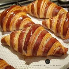 With Gisondi Antonio Croissants Bicolore Croissantbicolore Cioccolato Croissaint Croissants Breakfast Bakery Lamination Recipes Food Videos Yummy Food