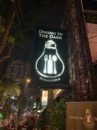 Dining in the dark är något som den nyfikna och äventyrliga besökaren inte bör missa i kuala lumpur. Dining In The Dark Listen Touch Smell Taste Happy Go Kl