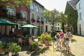 Unter dem motto wo fels und wasser dich begleiten verbindet der eifelsteig auf einer länge von 313 kilometer die städte aachen und trier. Uber Die Vennbahn Raus Ins Grune Radtour Outdooractive Com