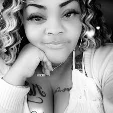 One Must Go🤔 MIUM M TUMLQUA MITIN በህ! ህ SNOWCRAB CLAM CRAWFISH MUSSEL  SAUSAGE & CORN KING KINGCRAB CRAB SHRIMP