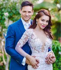 Raja ramilah begum raja mohammad better known as raja ilya (born 11 july 1985) is actress, model and entrepreneur from malaysia. Raja Ilya Dedah Wajah Suami Selepas Tiga Hari Berkahwin Hiburan Mstar