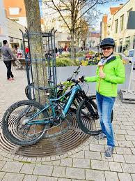 Ist Ein E Mountainbike Als Alltagsrad Sinnvoll Mountainbike E Mountain Bike Mountain Biking
