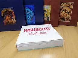 1 person, sitting, playing a musical instrument and indoor. Nuovo Risuscito Libro Dei Canti Nuova Edizione Con Ammonizioni E Spartiti Caal Centro Arte E Arredo Liturgico