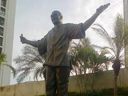 Encuentra las últimas noticias sobre joe arroyo en canalrcn.com. Desmontan Estatua Del Joe Arroyo En El Centro Historico De Cartagena Cartagena Caracol Radio