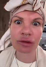 CLA thinks shes found Rod Stewart and Charlie from Pimlico plumbers  #chelsealeeartroots #rootsdarling #fyp #chelsealeeart #vickypollard  #bubblesdevere #littlebritain #rodstewart