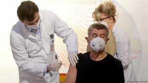 Filles ou personnes immunodéprimées + rattrapage jusqu'à 19 ans, hsh < 26 ans. Coronavirus Switzerland Denies Rumors Of Covid Vaccine Causing Death News Dw 30 12 2020