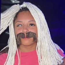 Eileen Flores (@eileenlikeachola) • Instagram photos and videos