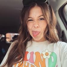 Gracie Coffey's Instagram, Twitter & Facebook