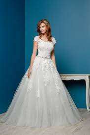 Avis de consommateurs, comparateur de prix et bref me voici, avec mes amies, faisant les boutiques pour me trouver une. Lorbella Tati Robe De Mariee Robe De Mariage Mariage