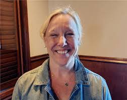 Kelly Smart's Instagram, Twitter & Facebook