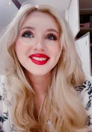 Sarah Cassens's Instagram, Twitter & Facebook