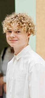 Hi, This is Jeongyeon Huh, 24 years old from South Korea. I need to  relocate to Breda or a nearby area by the end of September. I will be  working full-time. I