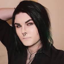 Romaine's humorous hairdo comparison to Clint