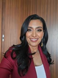 Laura Murad's Instagram, Twitter & Facebook