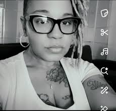 Introduction and photo sharing in dating group