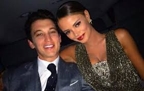 The fun video on social media shows miles teller and wife keleigh sperry teller hanging in hawaii with shailene woodley and fiancé aaron rodgers. Miles Teller Shemazing