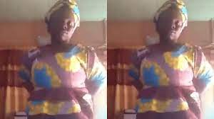 Sofo maame strips naked during Tiktok live - GhPage