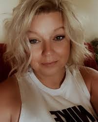 Amber Pollock's Instagram, Twitter & Facebook