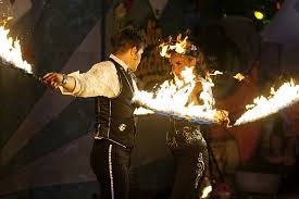 Buchen sie feuerschlucker und feuertänzer! Hochzeit Feuershow Aus Berlin In Love With Fire