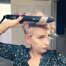 Sarah Is Using Her Brand New Curling Iron From Bioionicla Do You Follow Sarah Louwho Who How To Curl Short Hair Flat Iron Hair Styles Short Sassy Hair