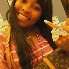 jada barlow (@CantCallMeBROKE)