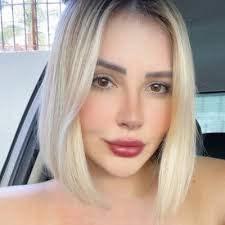 Débora Klein (@deklein_)