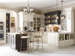 The Mixed Finishes In This Traditional Kitchen Create An Inviting And Elegant Space Schrockcabine Off White Kitchens Off White Kitchen Cabinets Grey Kitchens
