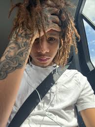 Btw Im Lightskin Slide Show