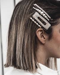 Hair accessories are trending for fall, and pearl hair clips are everywhere. 15 Pearl Hair Clips You Need To Try Right Now Styleoholic