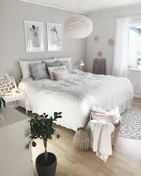 Sich ins bett fallen lassen, das buch vom nachttisch nehmen und. Schlafzimmer Ideen Schlafzimmer Inspiration Schlafzimmer Design Zimmer Einrichten