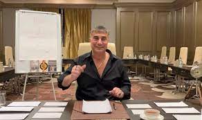 Sedat peker, halil falyalı'nın uyuşturucu trafiği noktasında kilit bir isim olduğunu belirtirken, türkiye'de 10 dosyası olmasına rağmen hakkında işlem yapılmadığına dikkat çekti. 8rwe0pr5upyyim