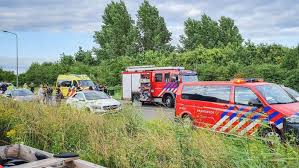 Unfall zwischen pkw und zwei lkw sorgt für. Tqj79qoq2xsdym